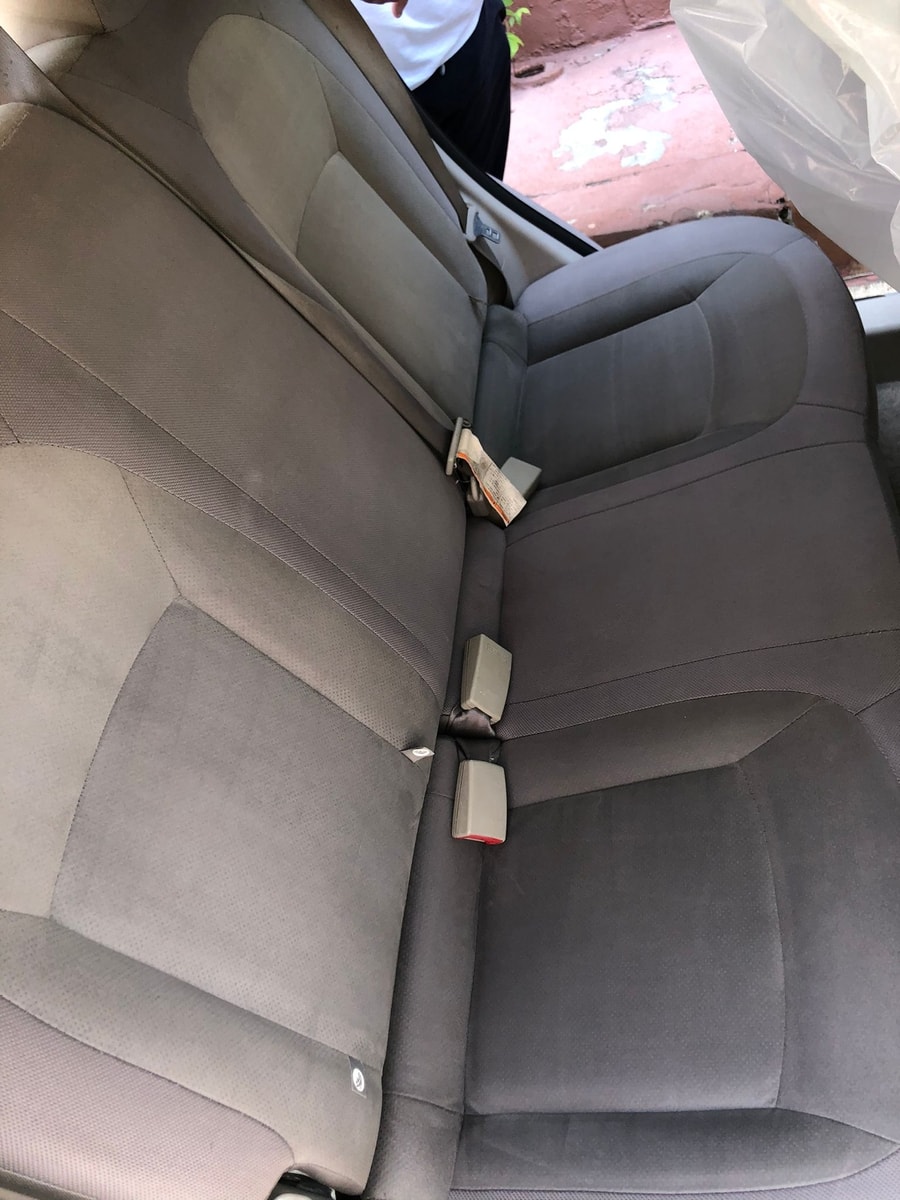 limpieza de la tela del techo del interior del coche